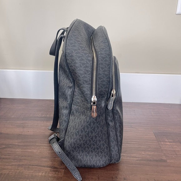 Michael Kors backpack with matching wallet - Picture 2 of 6